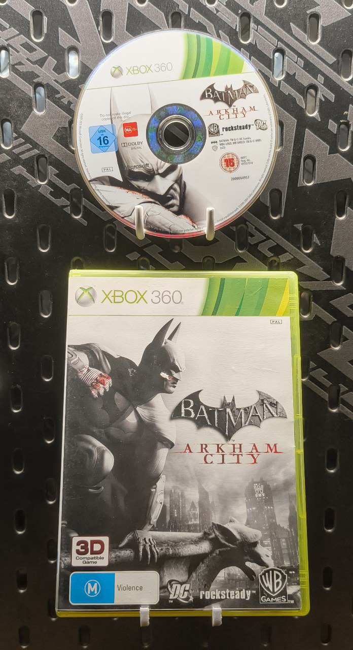 Batman Arkham City Xbox 360 - Disk Great Condition - No Manual